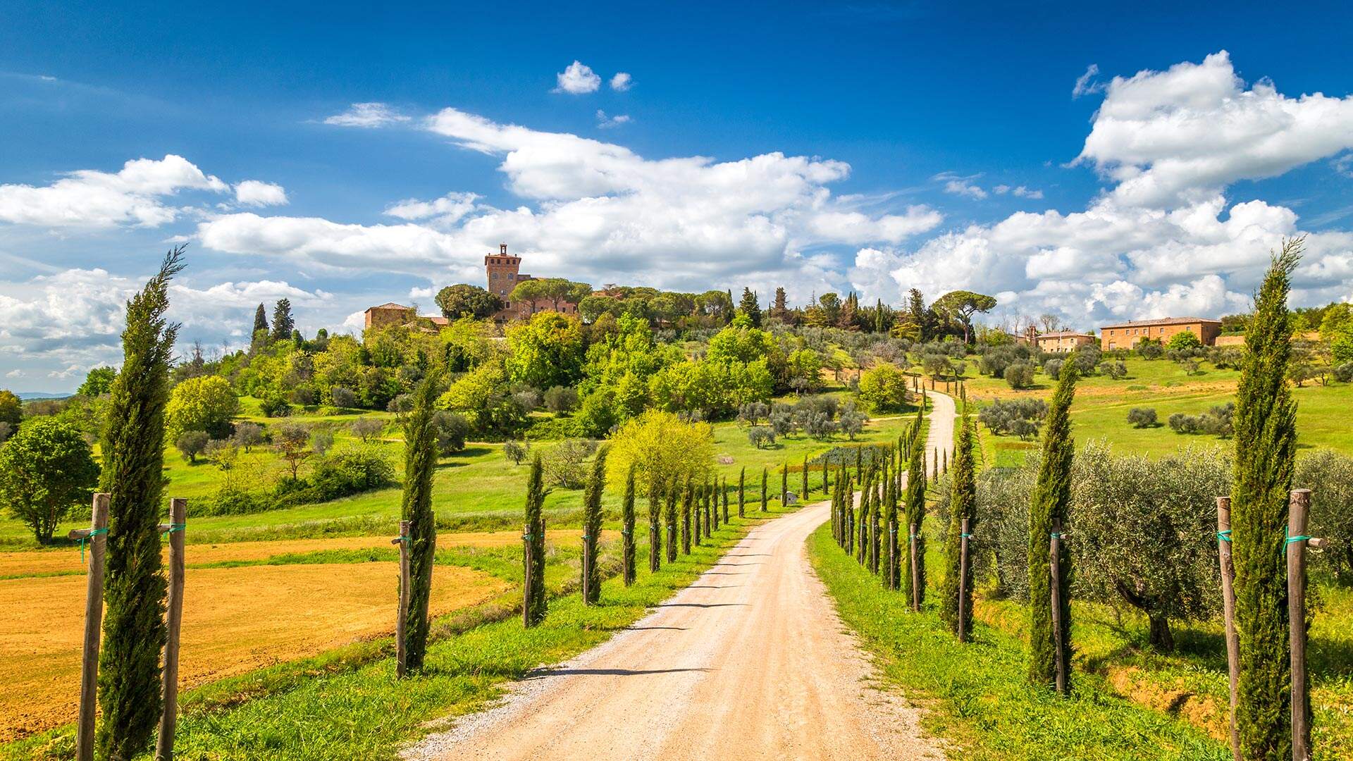 Pad naar een kasteel in Toscane, Italië